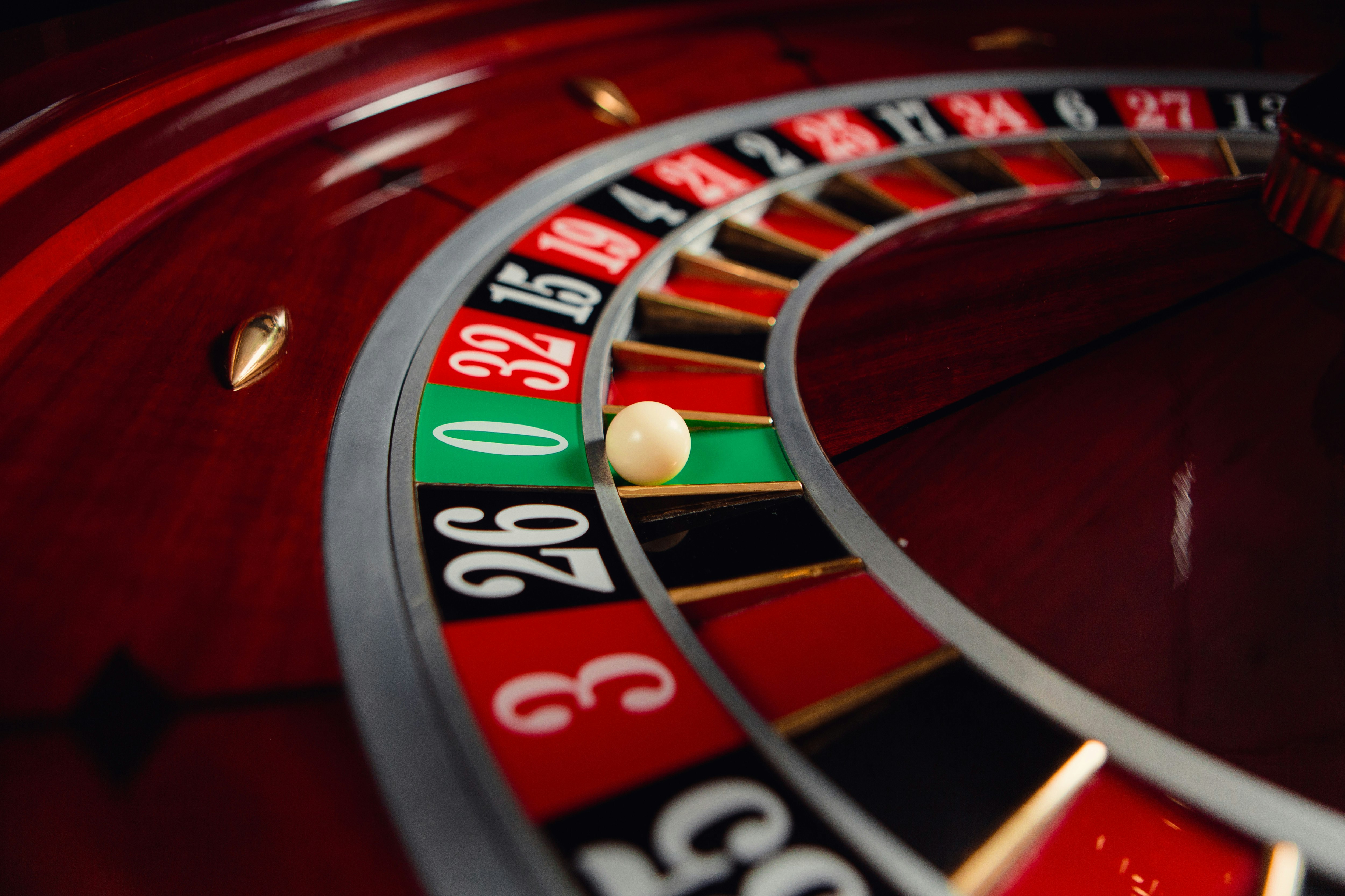 Roulette table layout explained: 3 different types of roulette