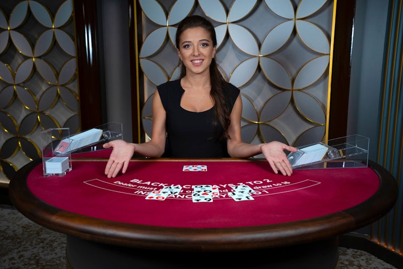 What is blackjack live dealer online and how to win