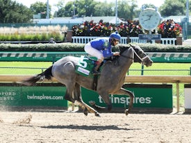 Essential Quality winning his debut at Churchill Downs - Coady Photography