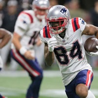 NFL Roundtable: Patriots makes statement against reeling Falcons