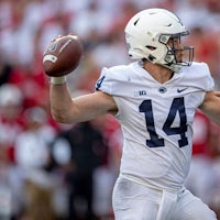 Penn State vs. Arkansas: Outback Bowl betting odds, preview, and pick