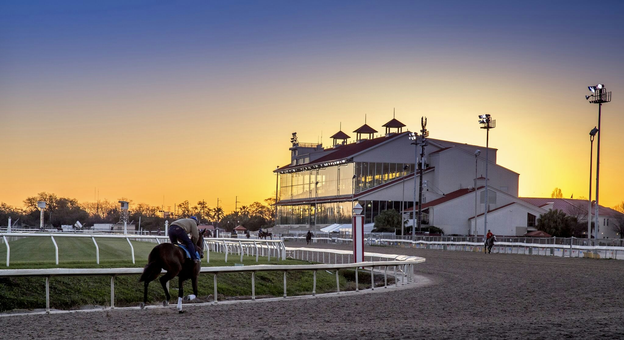 Irwindale speedway to close Thoroughbred racing: Which tracks are still running? | BetAmerica Extra