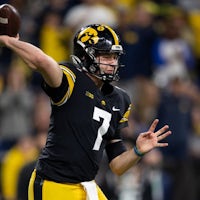 Iowa vs Kentucky: Citrus Bowl betting odds, preview, and pick